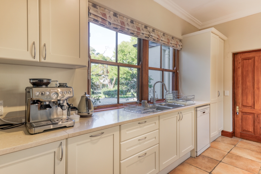7 Bedroom Property for Sale in Zwaanswyk Western Cape